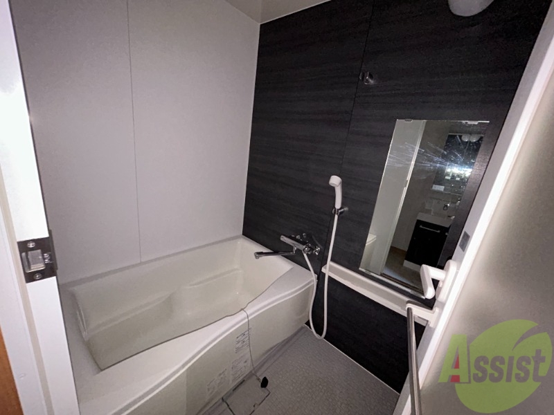 バス・シャワールーム　浴室は綺麗にされており、一日の疲れをしっかりと癒せますね。