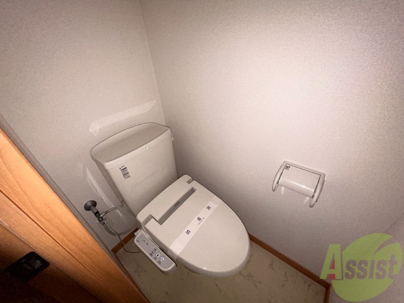 トイレ　トイレにはウォッシュレット機能が付いていて便利です。