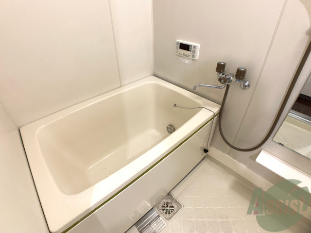 バス・シャワールーム　追い焚きがついているので好きな時に入浴できそう。