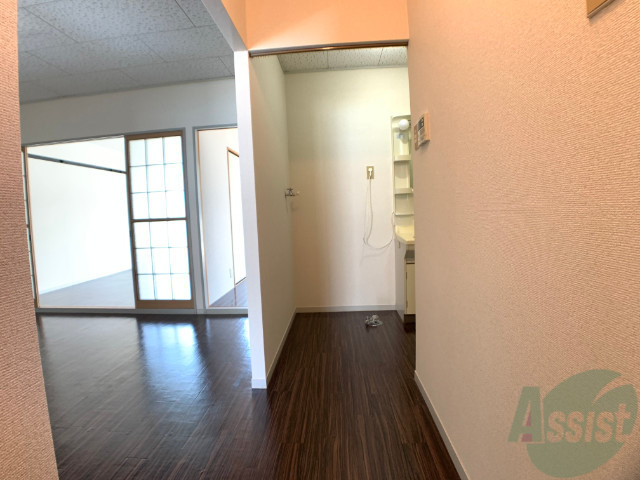 玄関　玄関からの様子です。明るいお部屋につながっています。