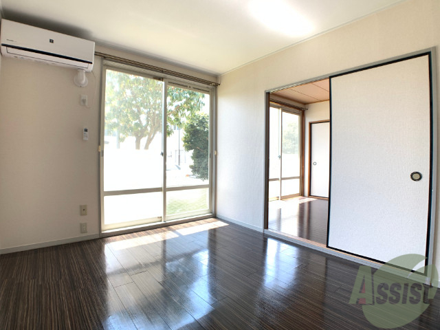 居室・リビング　陽当たりよくきれいな印象のお部屋ですね。