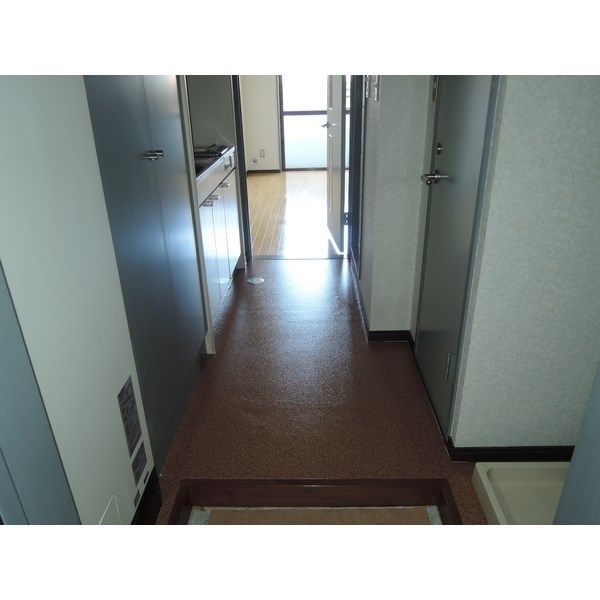 玄関　下駄箱付のきれいな玄関です。