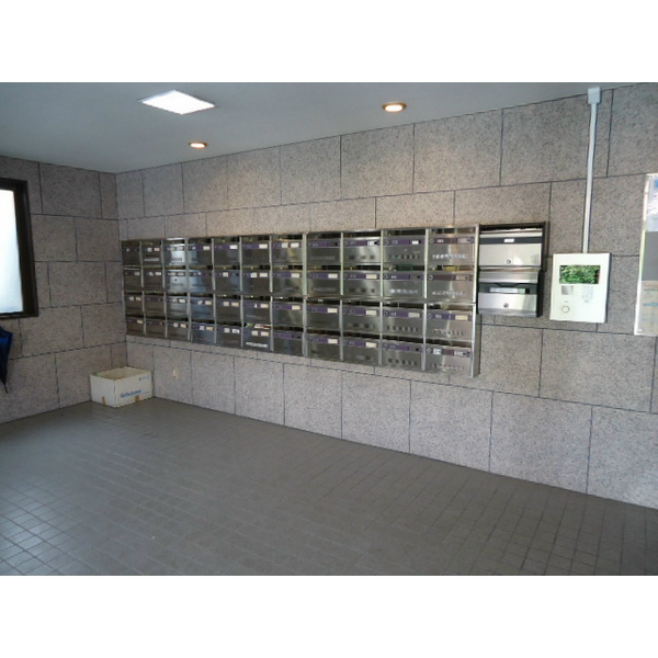 セキュリティ　女性も安心のオートロック使用です。