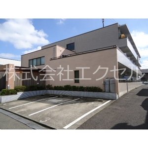 建物外観　安心のオートロック付きの物件です。