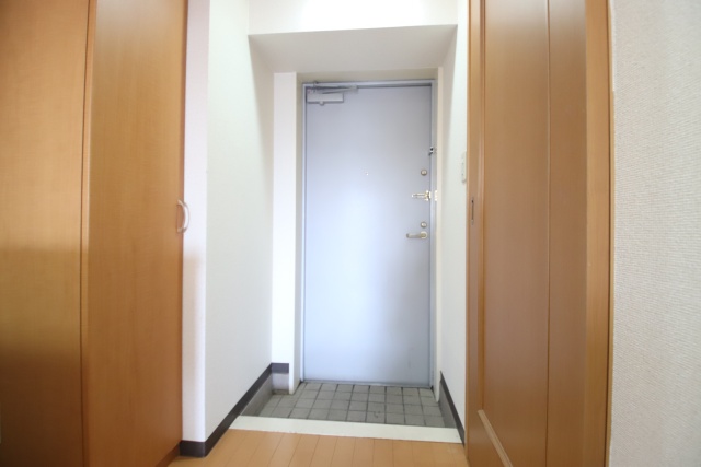 玄関　※別室の参考写真の為、現況優先です。