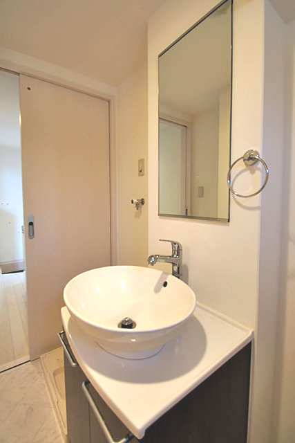 洗面設備　独立洗面台で身支度をすべて済ませてしまいましょう