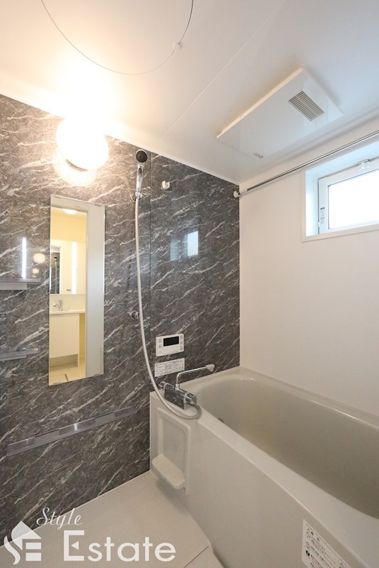 バス・シャワールーム　バスルーム・追い炊き・浴室乾燥機付き