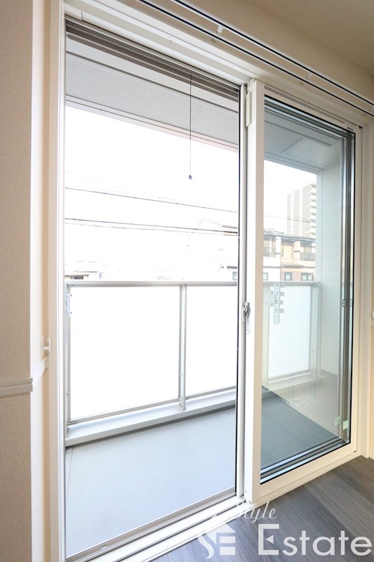 バルコニー　バルコニー・シャッター付き