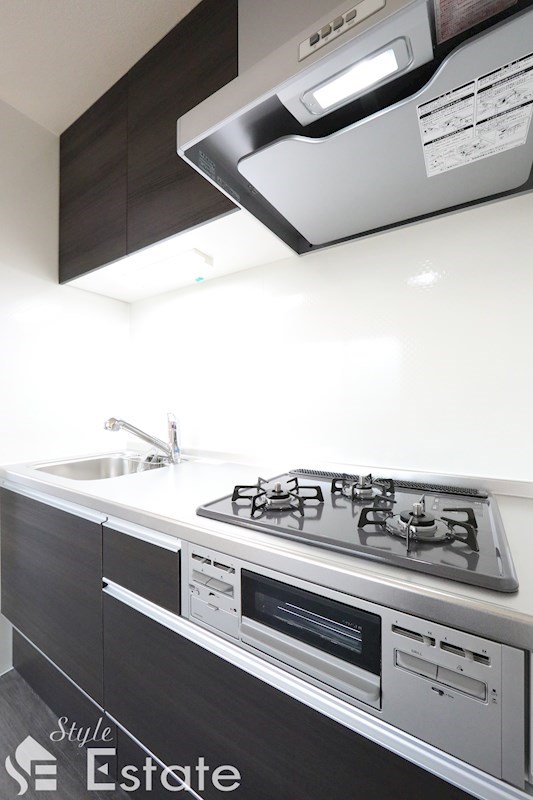 キッチン　システムキッチン・ガス三口コンロ・グリル付き