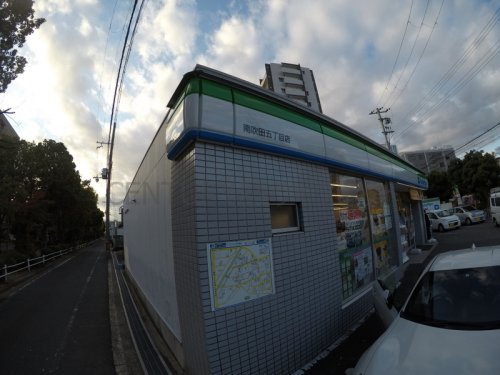 コンビニ　ファミリーマート 南吹田五丁目店（コンビニ）まで410m