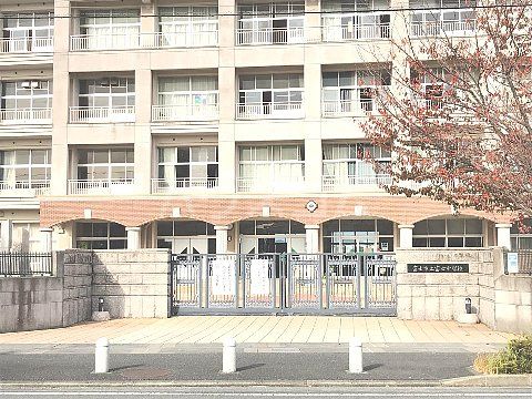 中学校　富士市立富士中学校（中学校）まで978m