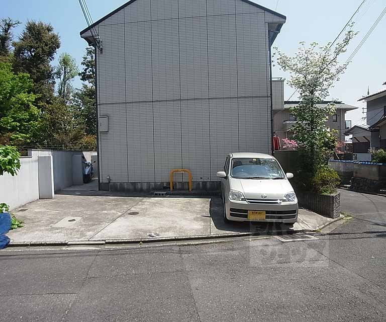 駐車場　駐車場は空き確認をお願いします。