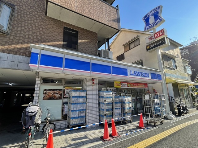 コンビニ　ローソン　日の出町店（コンビニ）まで299m
