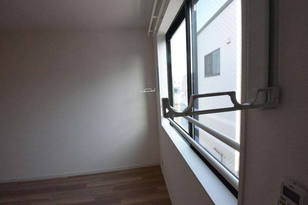 バルコニー　室内干し