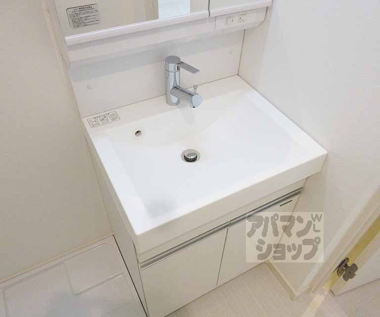 洗面設備　ピカピカ洗面台！