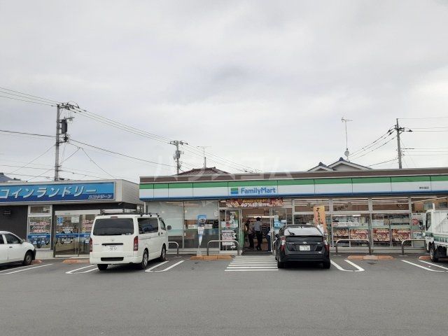 コンビニ　ファミリーマート 東秋留店（コンビニ）まで553m