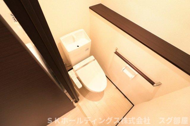トイレ　温水洗浄便座付きトイレにより快適です。
