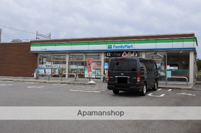 コンビニ　ファミリーマート（コンビニ）まで2738m