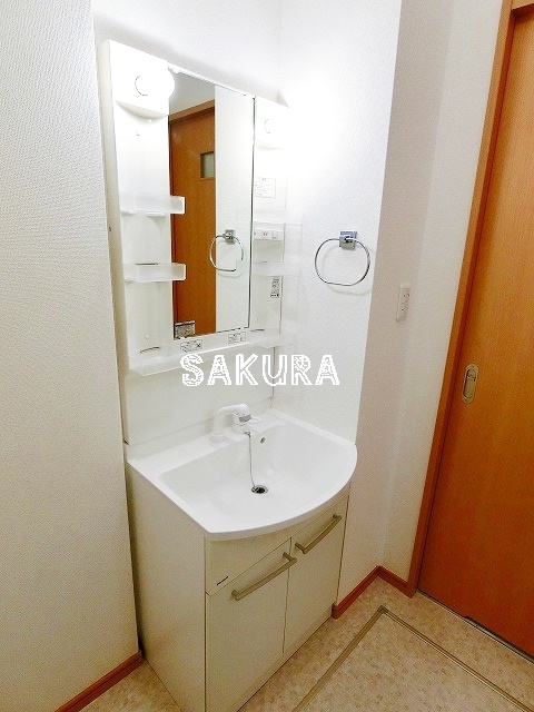 洗面設備　身支度に欠かせない独立洗面台♪