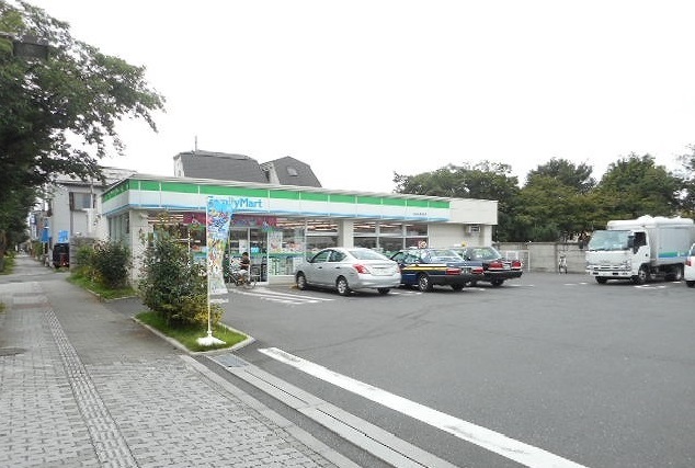 コンビニ　ファミリーマート（コンビニ）まで150m