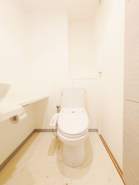 トイレ　暖房便座付きシャワートイレ