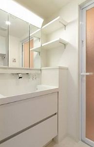 洗面設備　独立洗面台で身支度をすべて済ませてしまいましょう