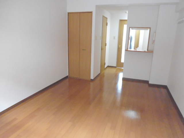 居室・リビング　南向き洋室１０．５帖