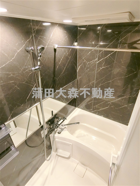 バス・シャワールーム　浴室乾燥機付きのお風呂　バスルーム