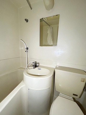 洗面設備　ゆったりとスペースのある洗面所