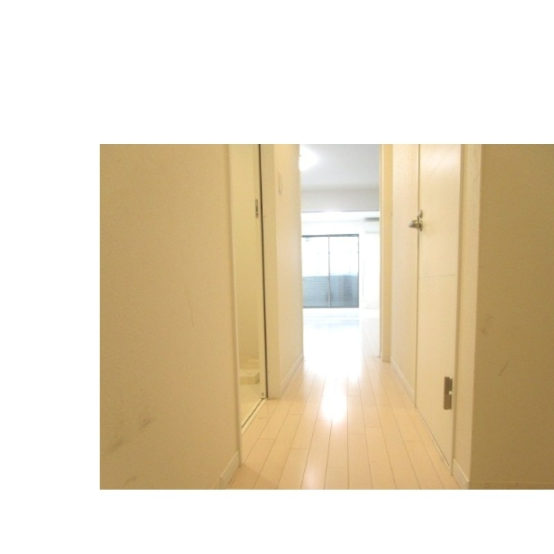 玄関　玄関を一歩入ると・・・こんな感じです。