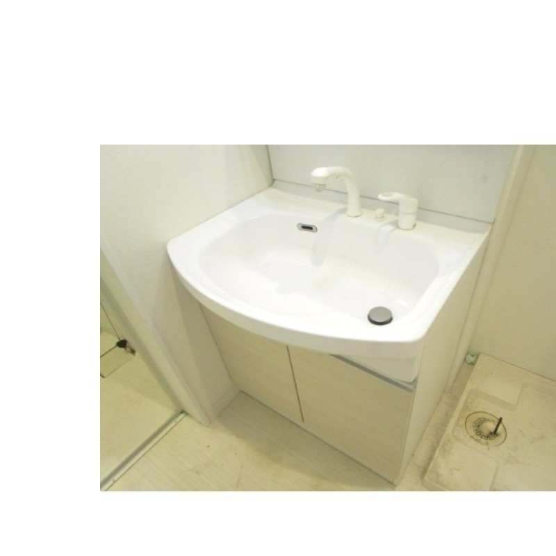 洗面設備　冬場も安心の温水洗浄便座！