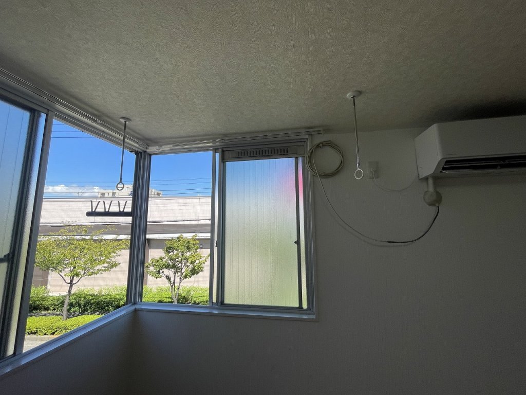 バルコニー　あると便利な室内物干しユニット完備