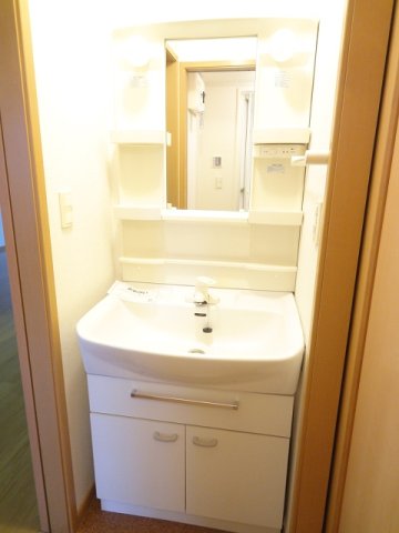 洗面設備　脱衣スペースもあります