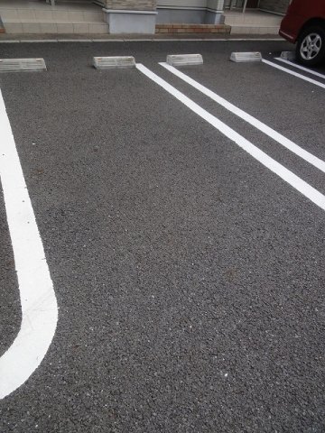 駐車場　駐車場があるので、車を買う予定の方も安心です