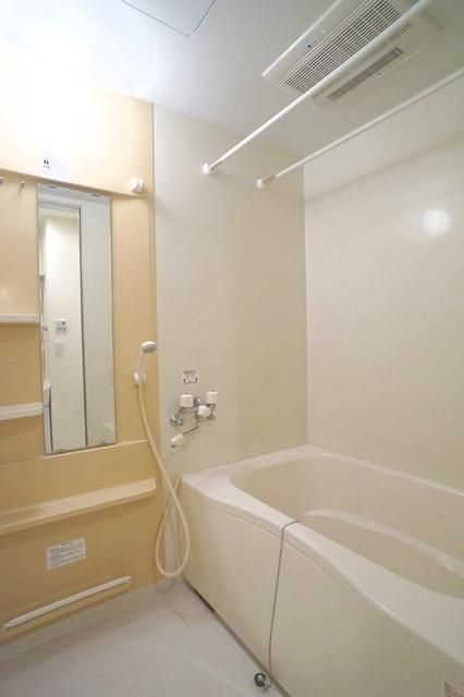 バス・シャワールーム　落ち着いた空間のお風呂です