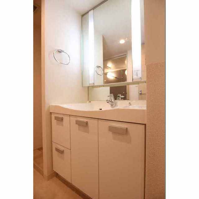 洗面設備　写真は同タイプ住居です。