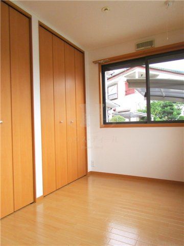 その他　収納もある玄関です