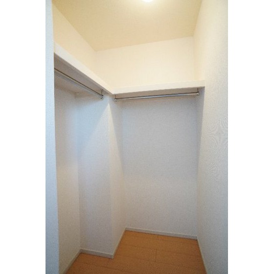 収納　北側洋室のウォークインクローゼット