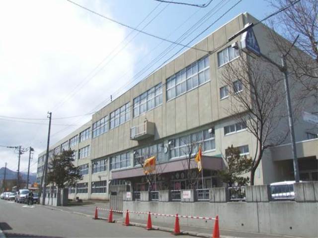 小学校　札幌市立手稲山口小学校（小学校）まで869m