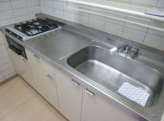 キッチン　別部屋参考写真となります。