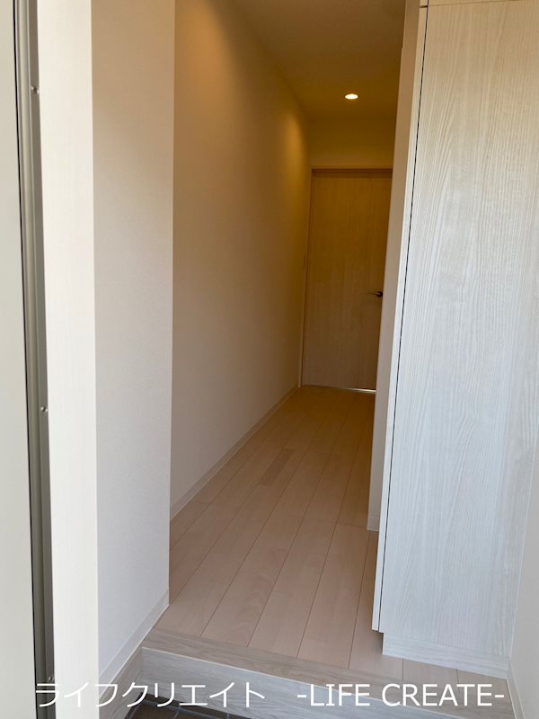 玄関　写真は106号室