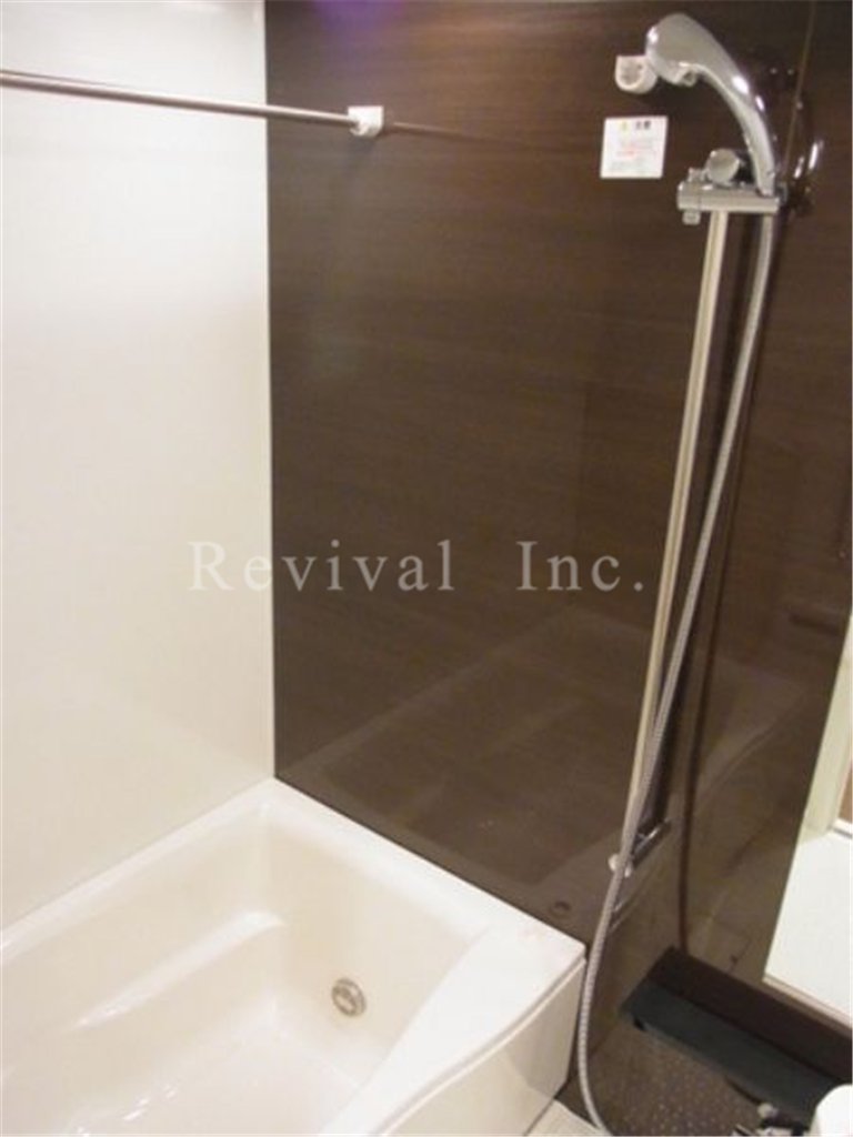 バス・シャワールーム　追い焚き・浴室乾燥完備でございます