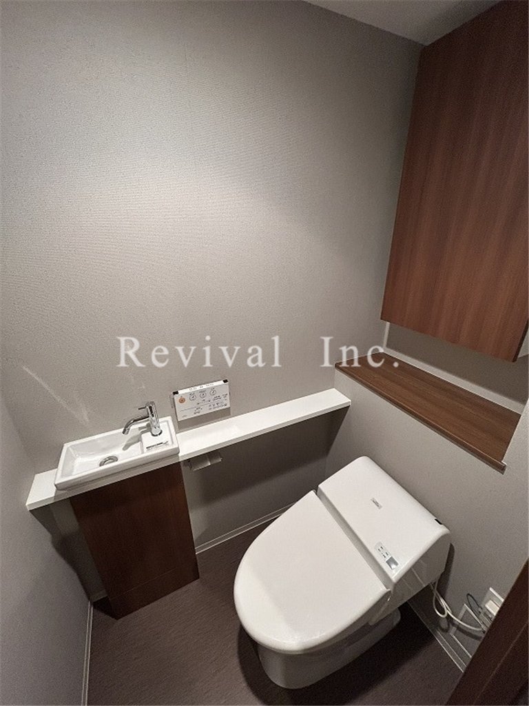 トイレ　タンクレストイレでございます