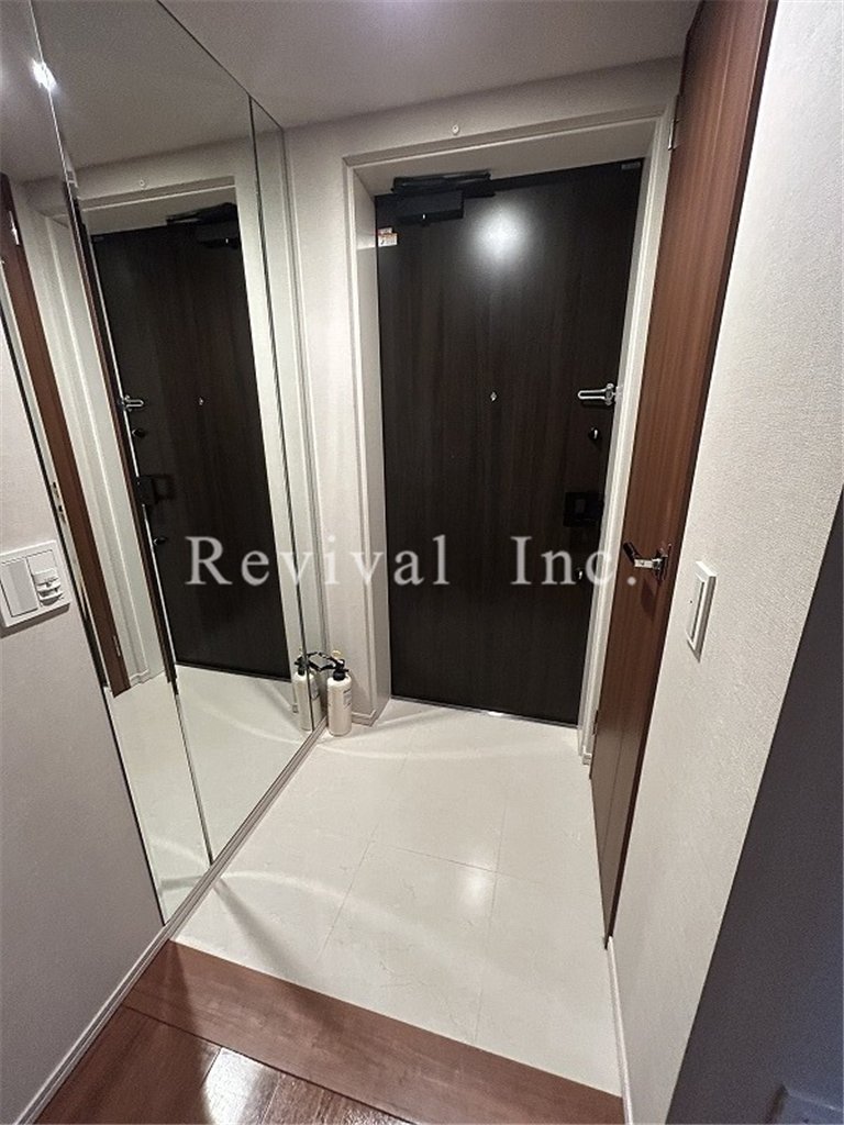 玄関　ゆったりとした玄関でございます※別部屋参考