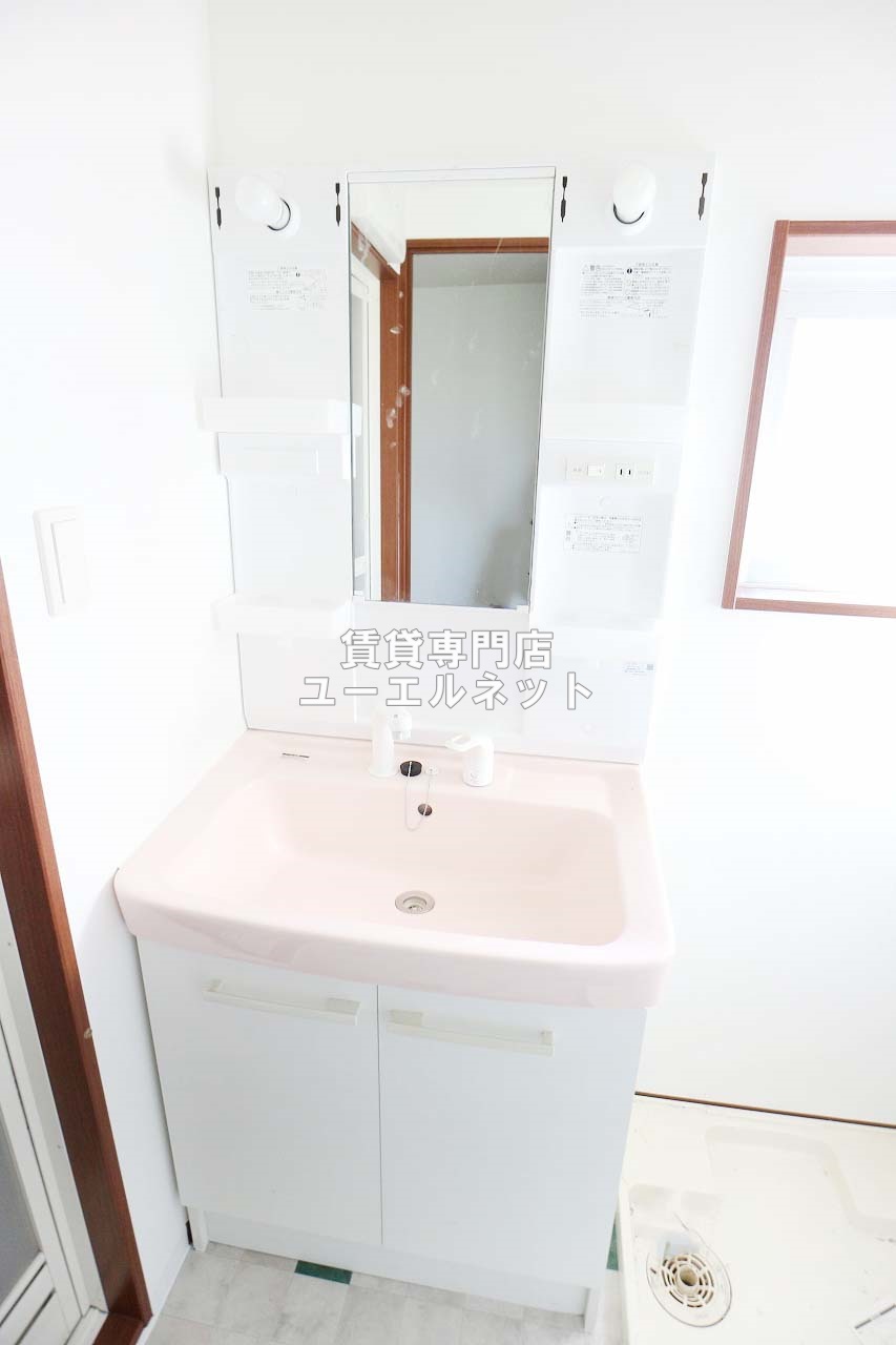 洗面設備　清潔感ある独立洗面台で毎日気持ちよく♪