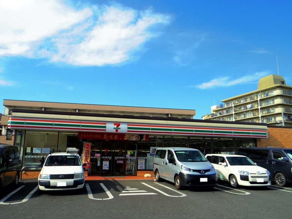 コンビニ　セブン-イレブン江戸川東葛西７丁目店（コンビニ）まで550m