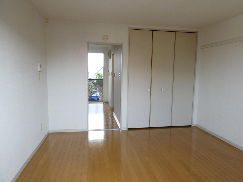 居室・リビング　写真・動画・パノラマは同物件別部屋のものです。