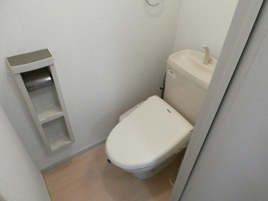 トイレ　写真・動画・パノラマは同物件別部屋のものです。