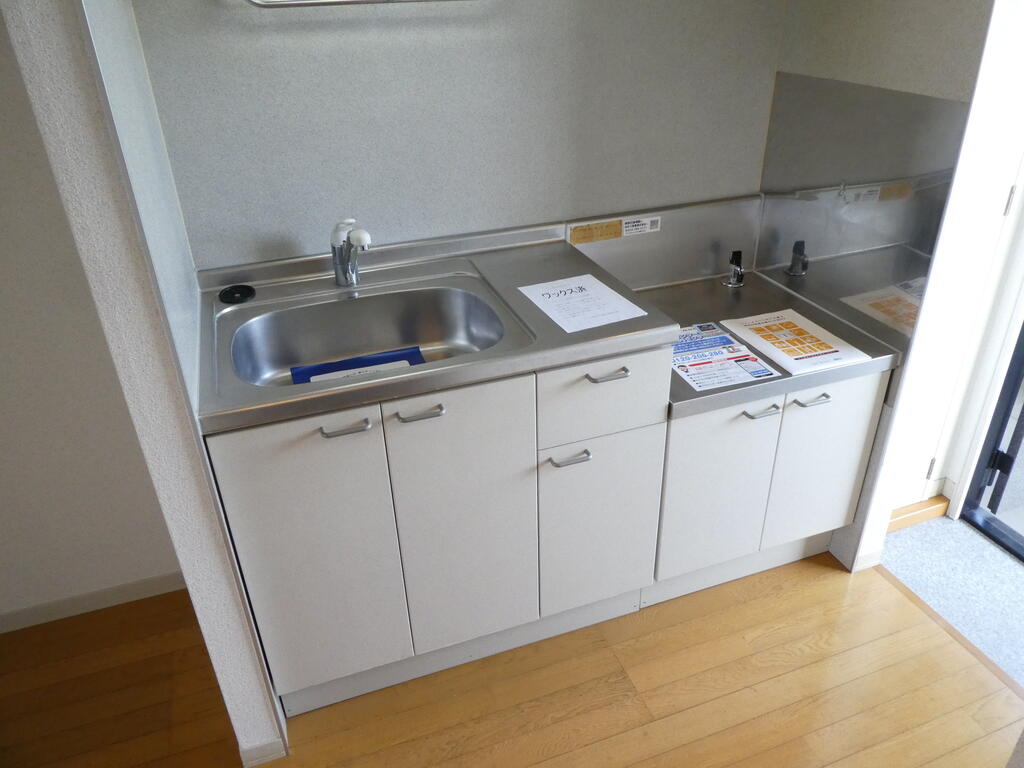 キッチン　写真・動画・パノラマは同物件別部屋のものです。