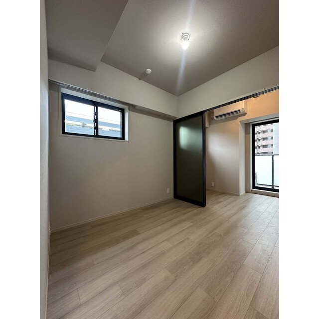 居室・リビング　※別部屋の参考写真です。